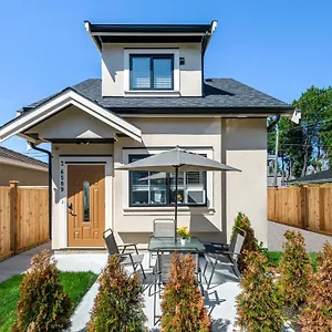  Villa Three Bedrooms New Laneway House Near Public Transit